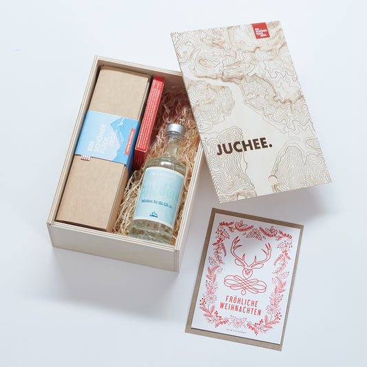 Geschenkeset zu Weihnachten von EIN SCHÖNER FLECK ERDE mit allen Artikeln die im Set enthalten sind ,Draufsicht auf die geöffnete Holzbox