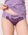 Sportlich geschnittene Damen-Unterhose im Farbton flieder mit Motiv Jungfrau. Berg in der Schweiz. Jungfrau, Eiger, Mönch.