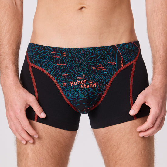Herren Unterhose Hoher Stand. Bergmotiv. Unterhose mit Gipfel und Höhenlinien. Unterwäsche für Bergsteiger.