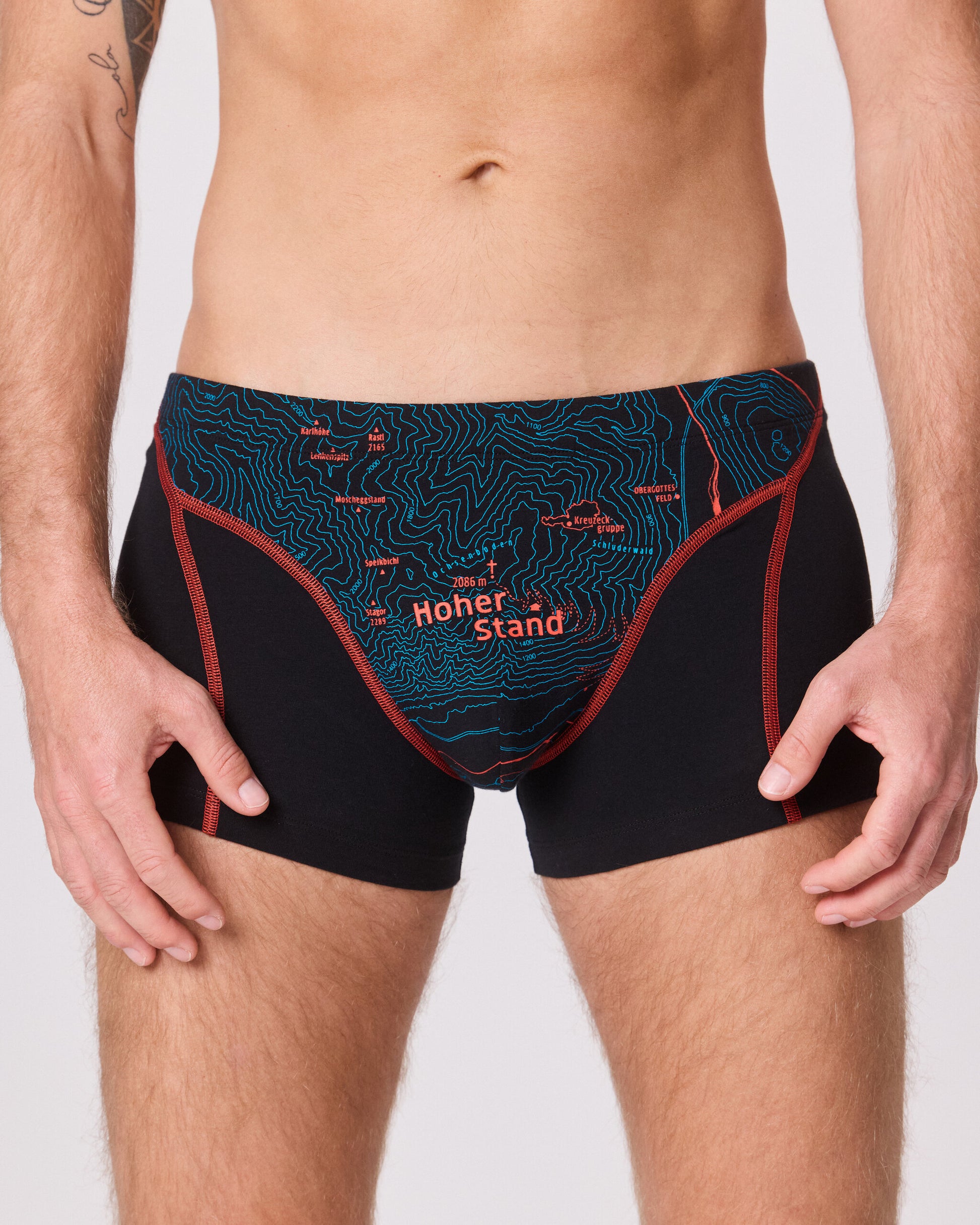 Herren Unterhose Hoher Stand. Bergmotiv. Unterhose mit Gipfel und Höhenlinien. Unterwäsche für Bergsteiger.