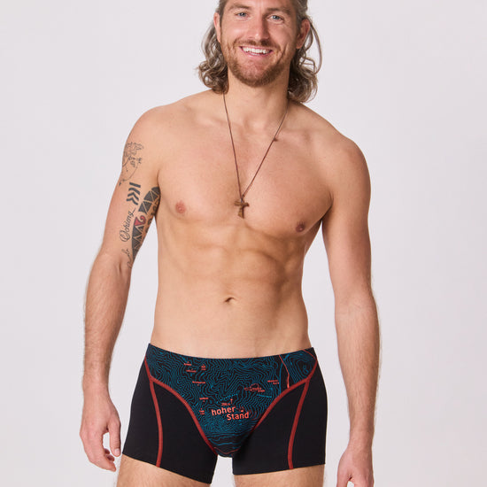 Herren Unterhose Hoher Stand. Bergmotiv. Unterhose mit Gipfel und Höhenlinien. Unterwäsche für Bergsteiger.